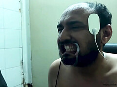 Homme nu et filles habillées, Electricité, Extrême, Fétiche, Hard, Humiliation, Punition, Esclave