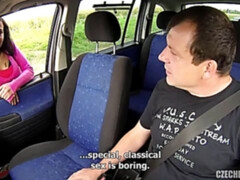 Arsch, Braunhaarige, Auto, Handjob, Küssen, Im freien, Tätowierung, Jungendliche (18+)