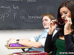 Braunhaarige, Rasiert, Tätowierung, Jungendliche (18+), Uniform