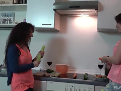 Hardcore, Hd, Lesbisch, Rijpe lesbienne, Roodharige vrouw, Kousen, Tieten likken, Speelgoed