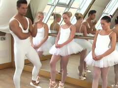 Grosser schwanz, Blondine, Braunhaarige, Spermaladung, Schwanz, Natürlichen titten, Jungendliche (18+), Uniform