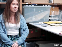 18 jahre, Grosser arsch, Grosse titten, Kehlenfick, Hardcore, Büro, Muschi, Tätowierung