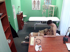 Leie, Grosse titten, Arzt, Krankenschwester, Büro, Sich ausziehen, Scherzbold, Eng