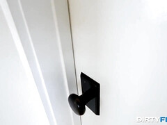 Большой член, Минет, Семяизвержение, Натуральные сиськи, Пирсинг, От первого лица, Бритые, Молоденькие