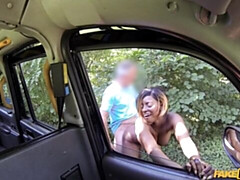 Culo grande, Verga grande, Tetas grandes, Mamada, Coche, Estilo perrito, Ébano