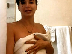 Arsch, Braunhaarige, Selbstgemacht, Masturbation, Reif, Dusche, Solo, Nass