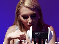 Cunnilingus, Culo, Tetas grandes, Rubia, Perforación, Coño, Afeitado, Mojado