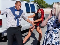 Grosser arsch, Grosse titten, Bisexuell, Blasen, Handjob, Interrassisch, Lecken, Muschi