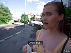 Blonde, Sucer une bite, En levrette, Poilue, Branlette thaïlandaise, De plein air, Pov, Chaussures