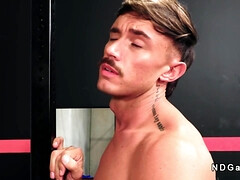 アナル, フェラチオ, ゲイ, 手コキする, シゴき, 筋肉, フェラする, タトゥー