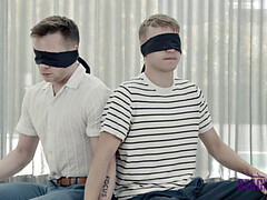 Morena, Garganta profunda, Polla, Penetracion con dedos, Gay, Perforación, Tatuaje, Trio