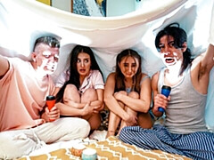 Gros cul, Grosse bite, Gros seins, Sucer une bite, Brunette brune, En levrette, Maigrichonne, Adolescente