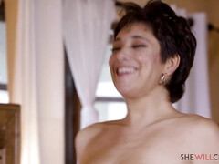 Gros seins, Sucer une bite, Gorge profonde, En levrette, Petite amie, Branlette thaïlandaise, Hard, Nénés