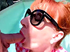 Grosse bite, Gros seins, Sucer une bite, Masturbation, Piscine, Rousse roux, Suçant