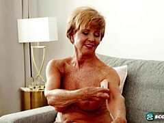 Amateur, Gros seins, Blonde, Doigter, Masturbation, Mature, Cheveux courts, Solo