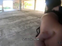 Pummelig, Geile alte tussi, Kehlenfick, Riesig, Milf, Mutti, Tätowierung, Titten