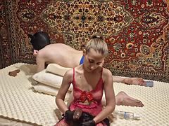 Enthousiasteling, Bondage discipline sadomasochisme, Dominante vrouw, Hd, Vernedering, Russisch, Voorbinddildo, Vrouw