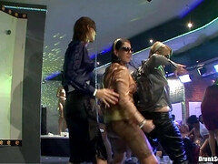 デカ尻, デカパイ, フェラチオ, 巨乳な, グループ, 自然山雀, パーティ, オッパイの