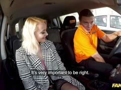 黒人, ブロンド, 車, アウトドア, 小柄, ピアス, スカート, オッパイの