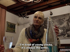 Culo grande, Rubia, Tetona, Checa, Maduro, Tetas naturales, Al aire libre, Pov