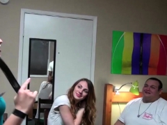 Bisexuelle, Sucer une bite, Groupe, Hard, Hd