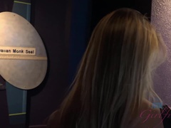 Plage, Brunette brune, Petite amie, De plein air, Public, Chatte, Rasée, Fumer