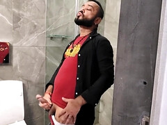 Bathroom blowjob for a big dick by a hot Desi girl