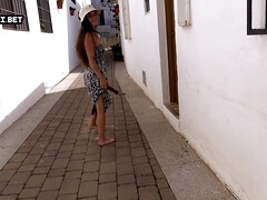 Enthousiasteling, Bruinharig, Vingeren, Flashing, Masturbatie, Orgasme, Buiten, Speelgoed