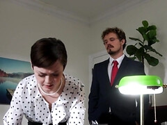 18 jahre, Besamung, Schwanz, Hardcore, Masturbation, Büro, Rau, Strümpfe