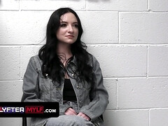 フェラチオ, イく瞬間, 手コキする, なめる, 淫乱熟女, 現実, 禁句, 三人