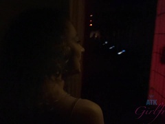 Blond, Vingeren, Vriendin, Buiten, Klein, Gezichtspunt, Openbaar, Tieten likken