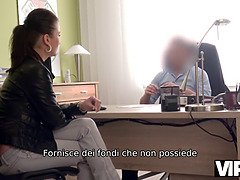 18 ans, Brunette brune, En levrette, Européenne, Bureau, Secrétaire, Fils, Adolescente