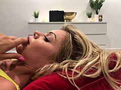 Lécher le cul, Blonde, Faciale, Hard, Mère que j'aimerais baiser, Pov, Public, Rugueux