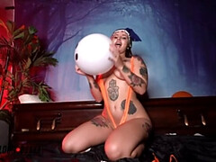 PAWG Stella Rae Spooky Halloween Balloon Popping - Amateur Boxxx