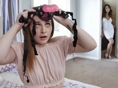 Grosser arsch, Blasen, Frau frau mann, Lecken, Natürlichen titten, Rasiert, Jungendliche (18+), Flotter dreier