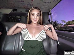 Blondine, Blasen, Auto, Hundestellung, Fingern, Handjob, Milf, Natürlichen titten