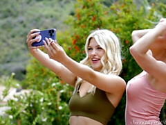 デカ尻, デカパイ, 指いじり, レズビアン, 下着, オナニー, 淫乱熟女, ストリッピング