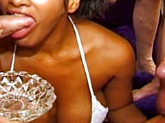 Gros seins, Sucer une bite, Britannique, Tir de sperme, Partouze, Fumer, Suçant, Nénés