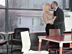 美女, ブロンド, ぽちゃ, 中出し, オフィス, パンティ, 馬乗り, 秘密の
