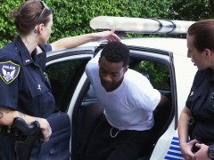 Enthousiasteling, Pijpbeurt, Interraciaal, Rijpe lesbienne, Openbaar, Realiteit, Roodharige vrouw, Trio