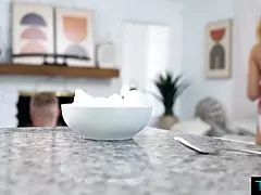 18 ans, Grosse bite, Blonde, Éjaculation interne, Petite femme, Chatte, Maigrichonne, Adolescente