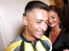 18 jaar, Grote mammen, Bruinharig, Sperma shot, Lul, Fetisj, Rijpe lesbienne, Moeder die ik wil neuken