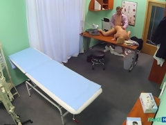 Leie, Blasen, Arzt, Hundestellung, Lecken, Büro, Muschi, Uniform