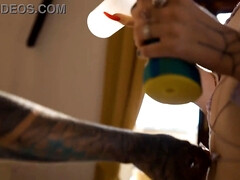 Gode, Doigter, Léchez, Orgasme, Piercing, Tatouage, Nénés, Jouets