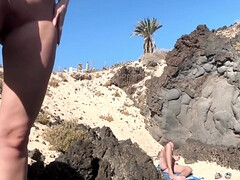 Amateur, Playa, Penetracion con dedos, Masturbación, Público, Coño, Tetas, Esposa