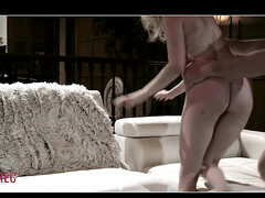 Blonde, Célébrité, Couple, Queue, Poilue, Pov, Plan cul à trois, Nénés