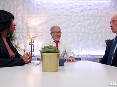 Amerikanisch, Arsch, Grosser arsch, Grosse titten, Aufs gesicht abspritzen, Lecken, Büro, Muschi