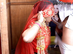 Well-dressed Desi wife takes a cock in her throat blindfolded