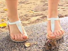 Крупный план, Большие дырки, Белье, Мастурбация, Оргазм, На публике, Соло, Игрушки