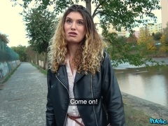 Cul, Blonde, En levrette, Doigter, Seins naturels, Pov, Public, Nénés